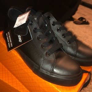 Women's safeTstep Slip-Resistant work shoes